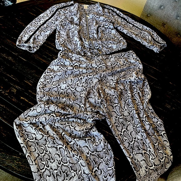 CACHE pant set size 0 top size 12 bottoms. - Picture 1 of 6